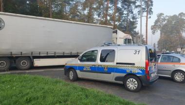 Raz odholują skuter, raz TIR-a