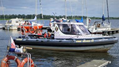 Młodzi żeglarze na zajęciach ze strażnikami z Referatu Wodnego.