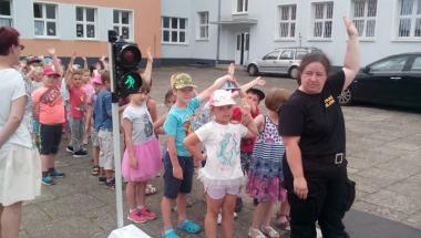 Jak bezpiecznie pokonać "zebrę" - powtórka dla najmłodszych