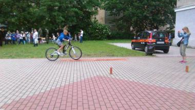 Rowerowy tor przeszkód - festyn SP 69