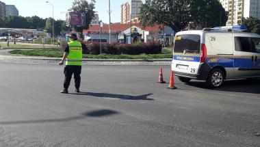 Ratowali poszkodowaną ofiarę wypadku i kierowali ruchem