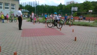 Rowerowy tor przeszkód - festyn SP 69