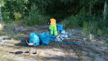 Wspólne sprzatanie plaży Mieleńskiej