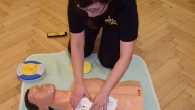 "Pierwsza pomoc przedmedyczna" - zajęcia praktyczne w SP 16