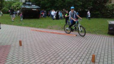 Rowerowy tor przeszkód - festyn SP 69