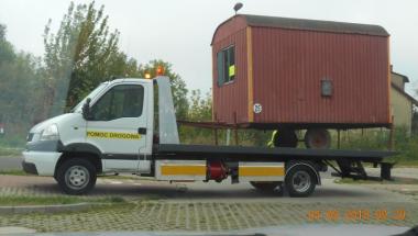 Strażnicy odholowali barakowóz