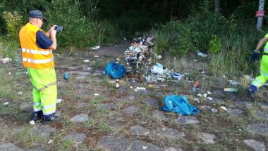 Wspólne sprzatanie plaży Mieleńskiej