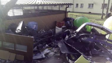 Strażnicy miejscy znaleźli sprawcę podrzucenia odpadów samochodowych