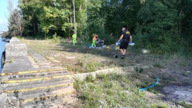 Wspólne sprzatanie plaży Mieleńskiej