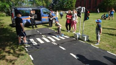 Bezpieczne przejście dla pieszych - Festyn Parafialny