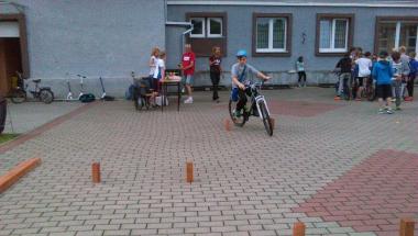 Rowerowy tor przeszkód - festyn SP 69