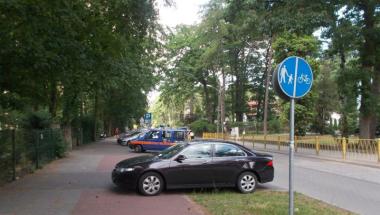 Sezon rowerowy otwarty. Straż Miejska przypomina o pierwszeństwie i bezpieczeństwie na ścieżkach rowerowych.