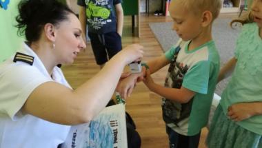 Jak spędzić bezpiecznie wakacje nad wodą.