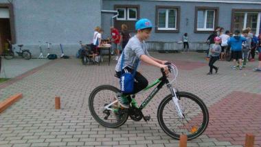 Rowerowy tor przeszkód - festyn SP 69