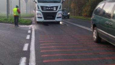 Raz odholują skuter, raz TIR-a