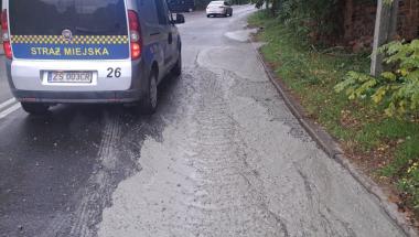 Kilometrowa "ścieżka" z płynnego betonu. Strażnicy znaleźli sprawcę zanieczyszczenia