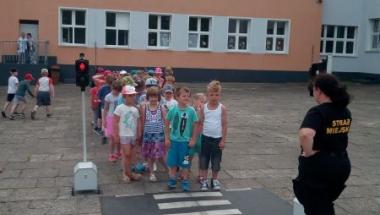 Jak bezpiecznie pokonać "zebrę" - powtórka dla najmłodszych