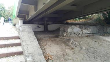 Kolejny raz koczowisko po bezdomnych posprzątane po interwencji strażnika osiedlowego
