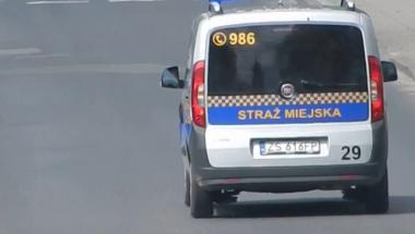 Strażnicy miejscy ratowali mężczyznę próbującego odebrać sobie życie.