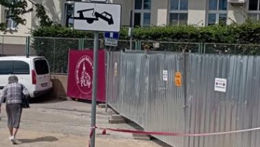 Od poniedziałku strażnicy miejscy , zgodnie z  zapowiedzią kontrolują ulice na Pomorzanach w związku z zamknięciem odcinka al. Powstańców Wielkopolskich między Szpitalną a Frysztacką .7 lipca weszły w życie ważne dla kierowców i pasażerów komunikacji zmiany organizacji ruchu.